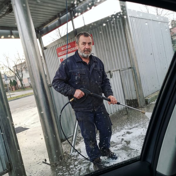 Reklama: właściciel myjni samochodowej